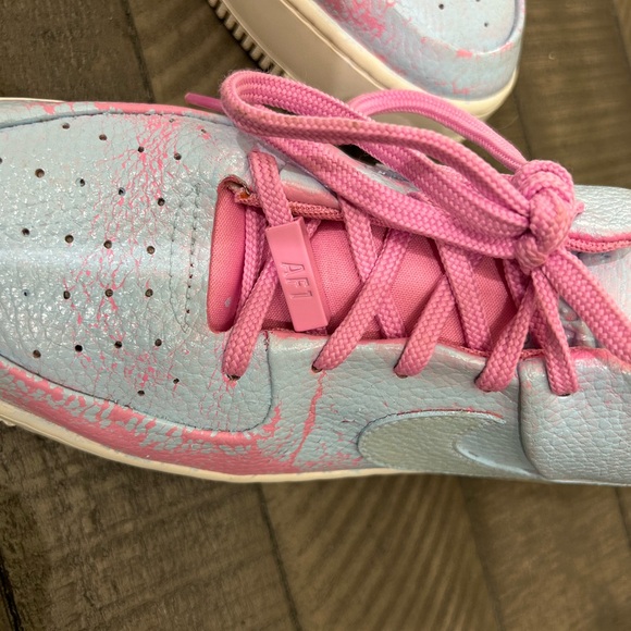 Nike Women's Air Sneakers in Pink and Light Blue - Picture 4 of 15